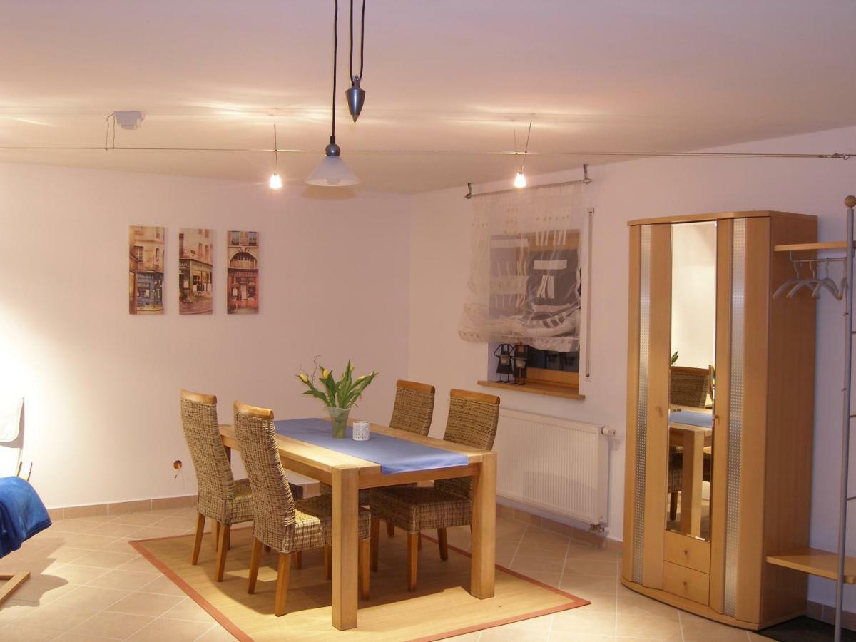 Ferienwohnung Stettfeld Екстер'єр фото